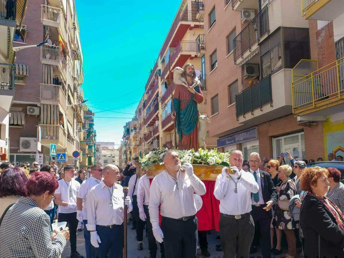 El Buen Pastor procesiona por primera vez en Benidorm