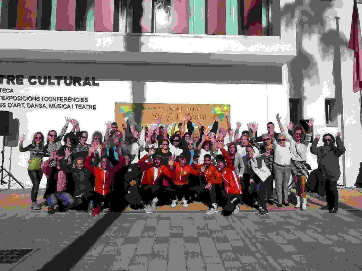La Nuc&iacute;a celebra el &ldquo;D&iacute;a del Voluntariado&rdquo; con un mural-solidario