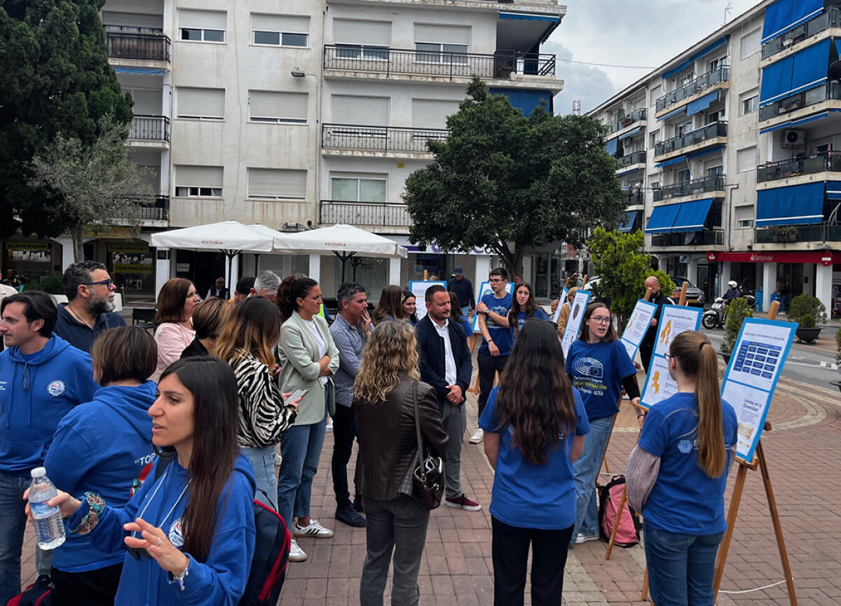 Estudiantes alteanos y holandeses participan activamente en la celebraci&oacute;n del D&iacute;a de Europa  en Altea
