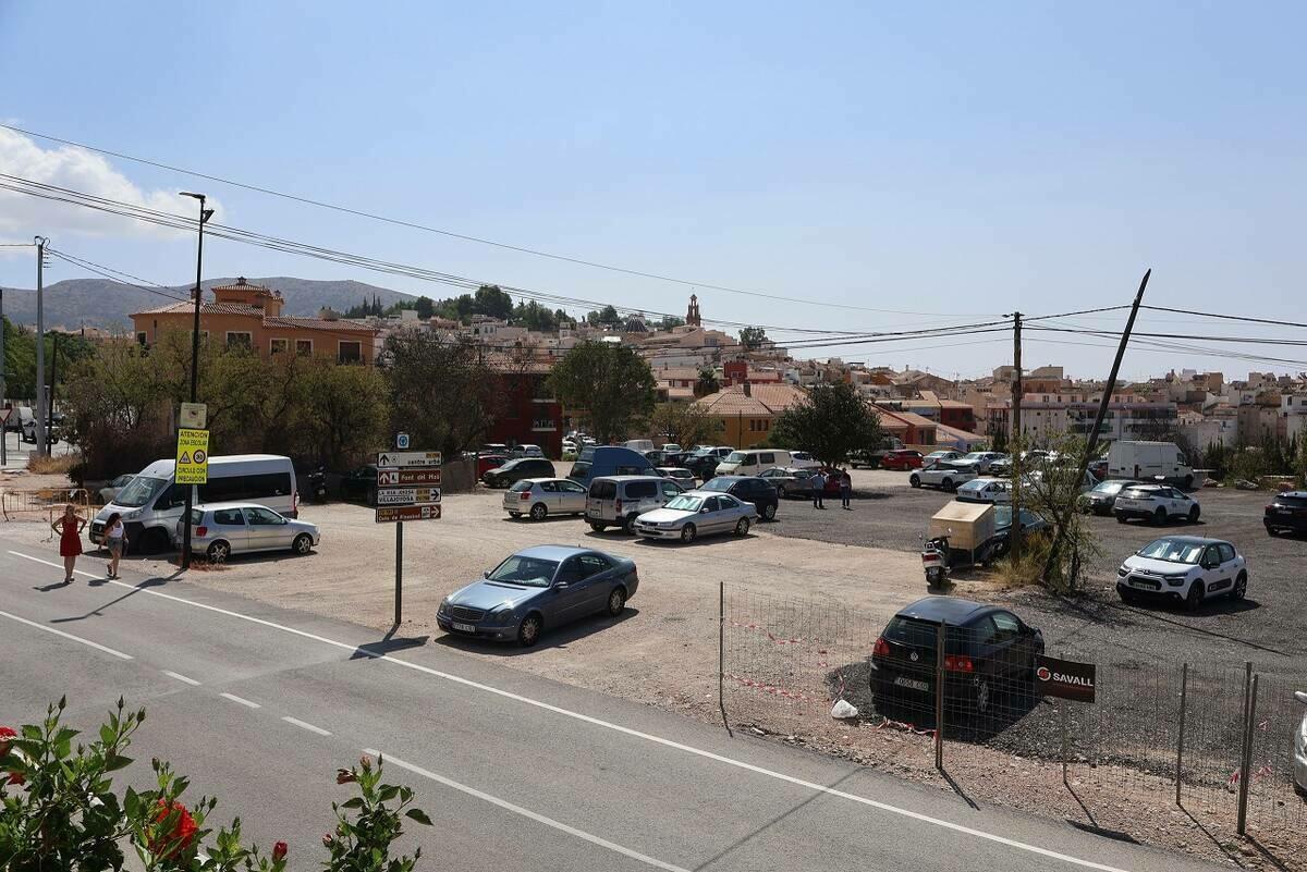 EL AYUNTAMIENTO DE FINESTRAT AUMENTA EN 200 LAS PLAZAS DE APARCAMIENTO EN EL PARKING “EL SALT”