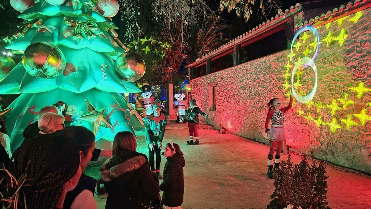M&aacute;s de 3000 personas visitan los jardines m&aacute;gicos y la casa de Pap&aacute; Noel en La Nadala 