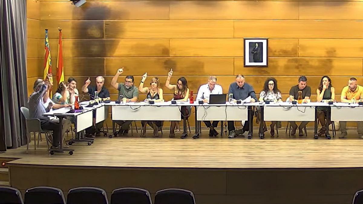 El Partido Popular de Altea vuelve a hacer oposici&oacute;n contra s&iacute; mismo criticando una ordenanza que reconoce necesaria y se absteni&eacute;ndose para no tener que explicar su incoherencia