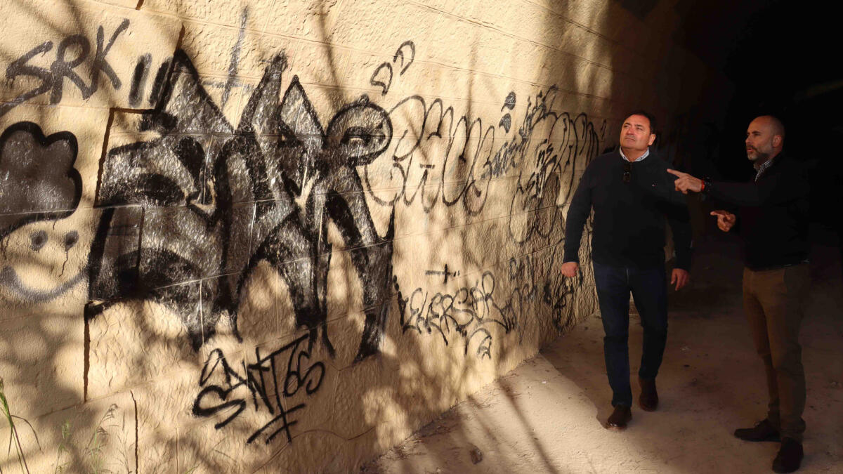 Benidorm inicia una campa&ntilde;a para eliminar un centenar de pintadas de espacios p&uacute;blicos