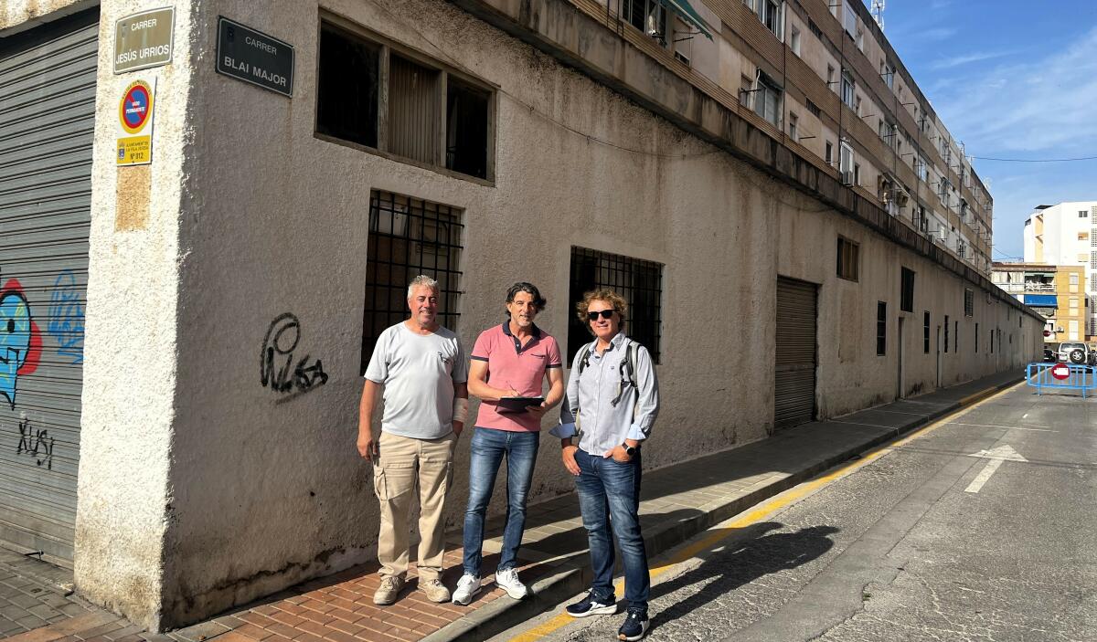 Se inician las obras de sustitución de las cubiertas de los locales municipales de la calle Blai Mayor