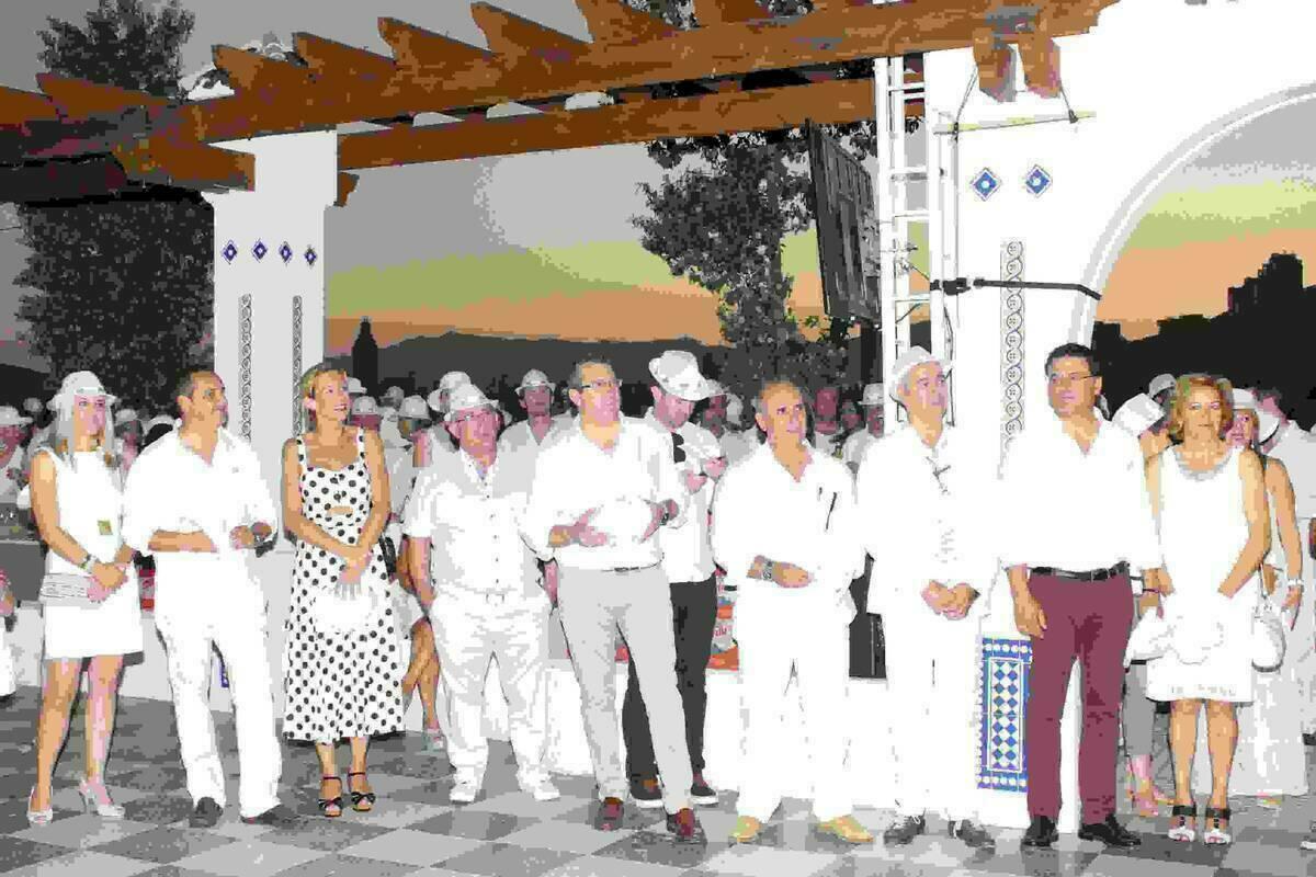 El mirador del Castillo se viste de blanco para acoger la gran noche de &lsquo;Se&ntilde;or&iacute;o de Benidorm&rsquo;