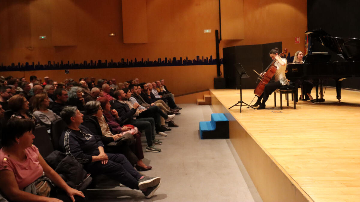 El dúo Maresía embelesa al público con piezas de Chopin en los Grandes Recitales de Benidorm