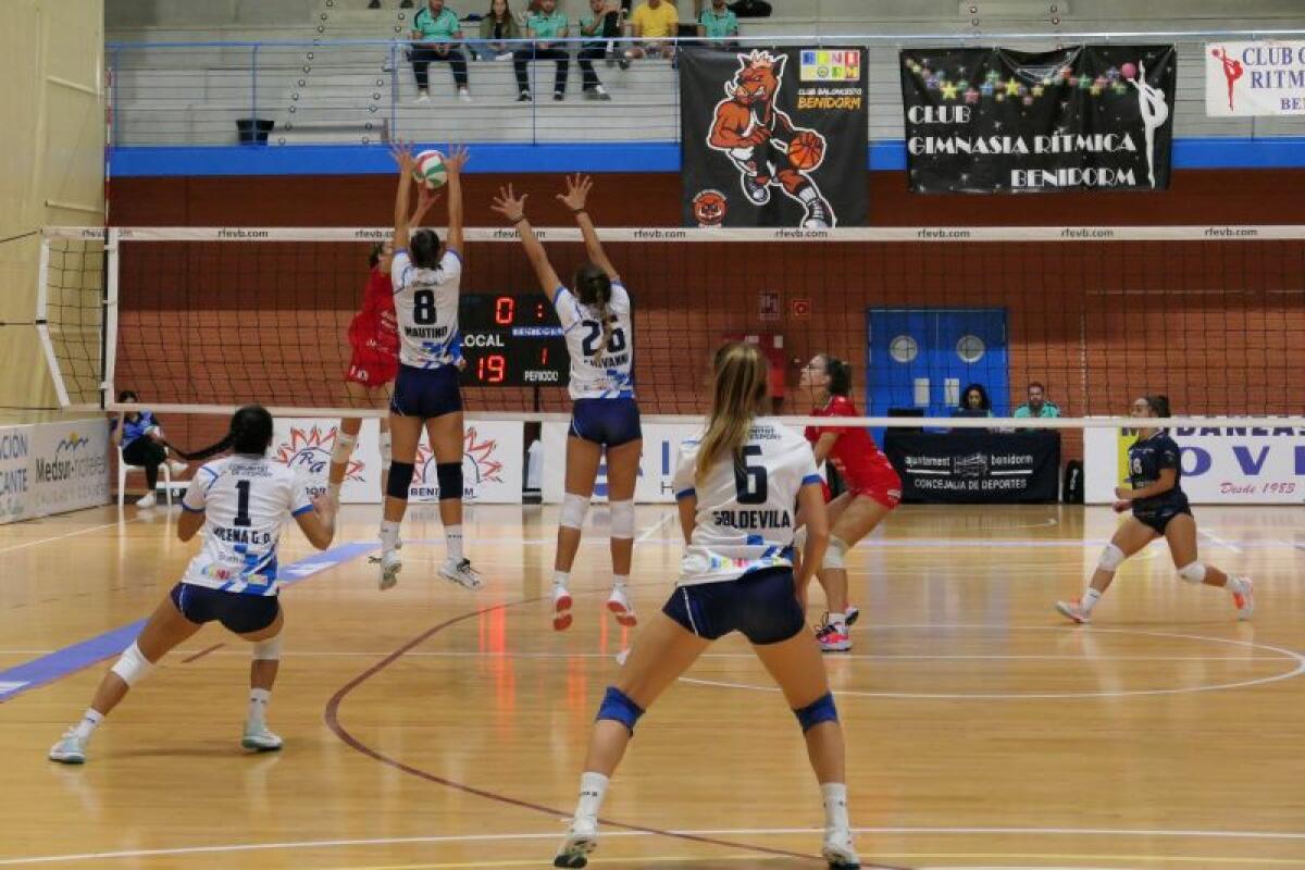 SERVIGROUP BENIDORM SUMA SU TERCERA VICTORIA TRAS VENCER SIN MUCHOS APUROS AL UD IBIZA VOLLEY POR 3-0 Y MANTIENE EL SEGUNDO PUESTO