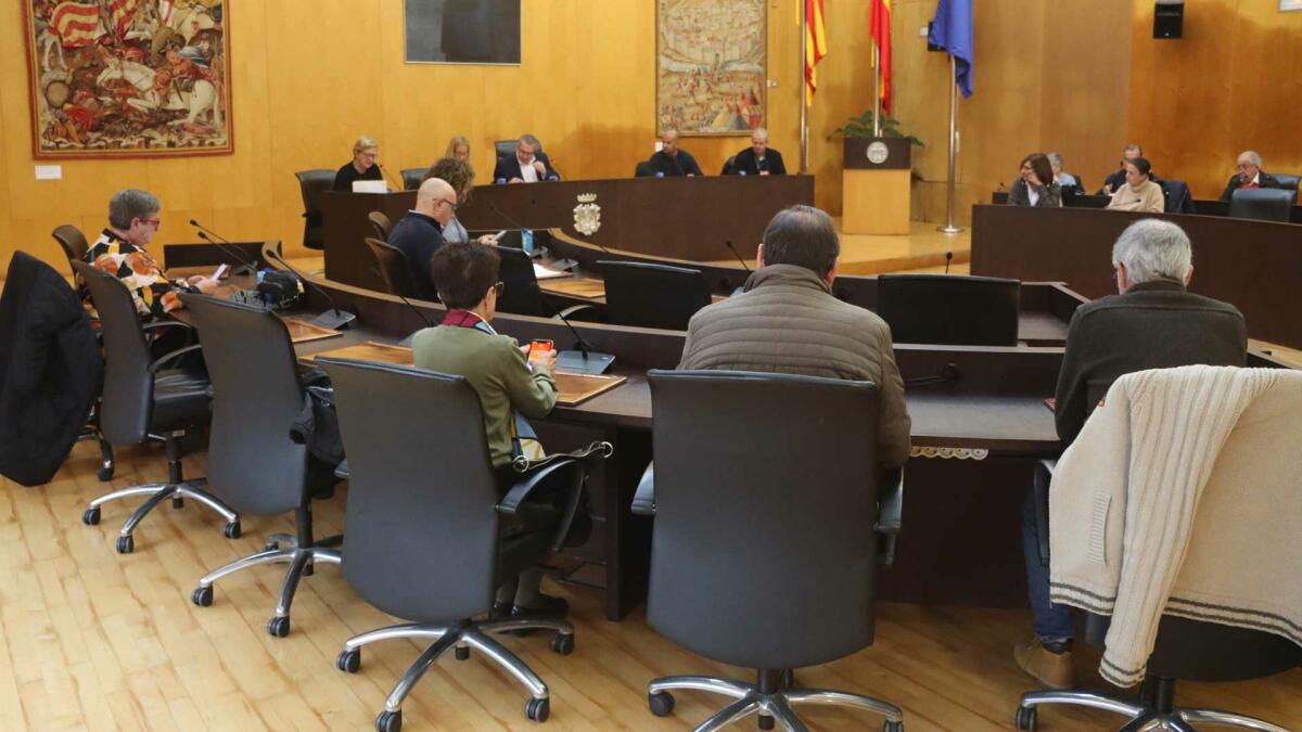 El Ayuntamiento mejorará la iluminación de la zona de juegos infantiles de l’Aigüera durante el horario de apertura del parque 