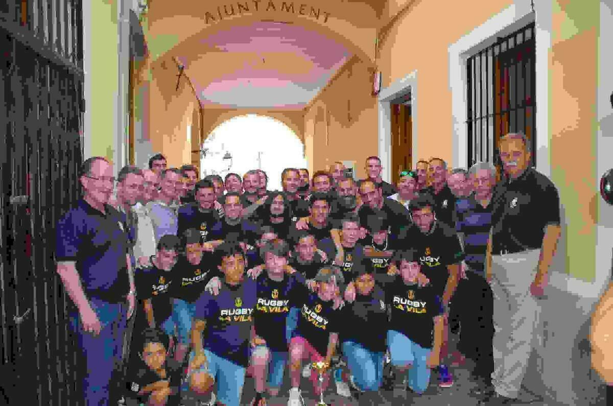 El Club de Rugby La Vila es recibido en el Ayuntamiento tras su ascenso a Divisi&oacute;n de Honor