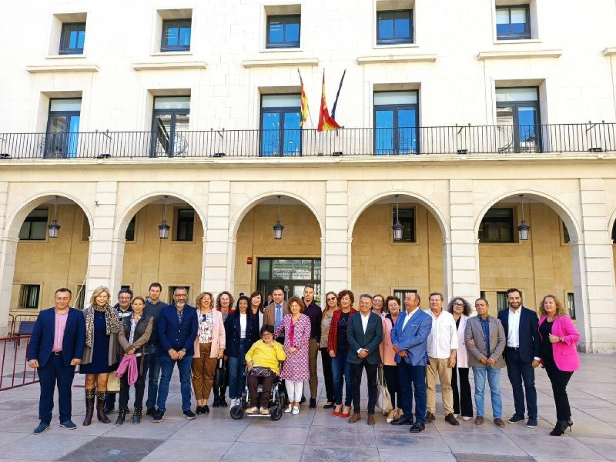 El PSPV- PSOE de la provincia de Alicante presenta ante registro la candidatura autonómica.