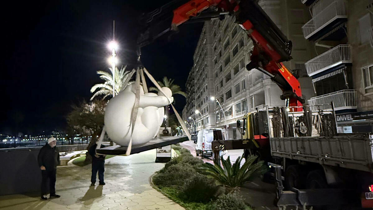 Las esculturas monumentales del artista Jiménez Deredia ponen rumbo a Suiza tras un año en Benidorm