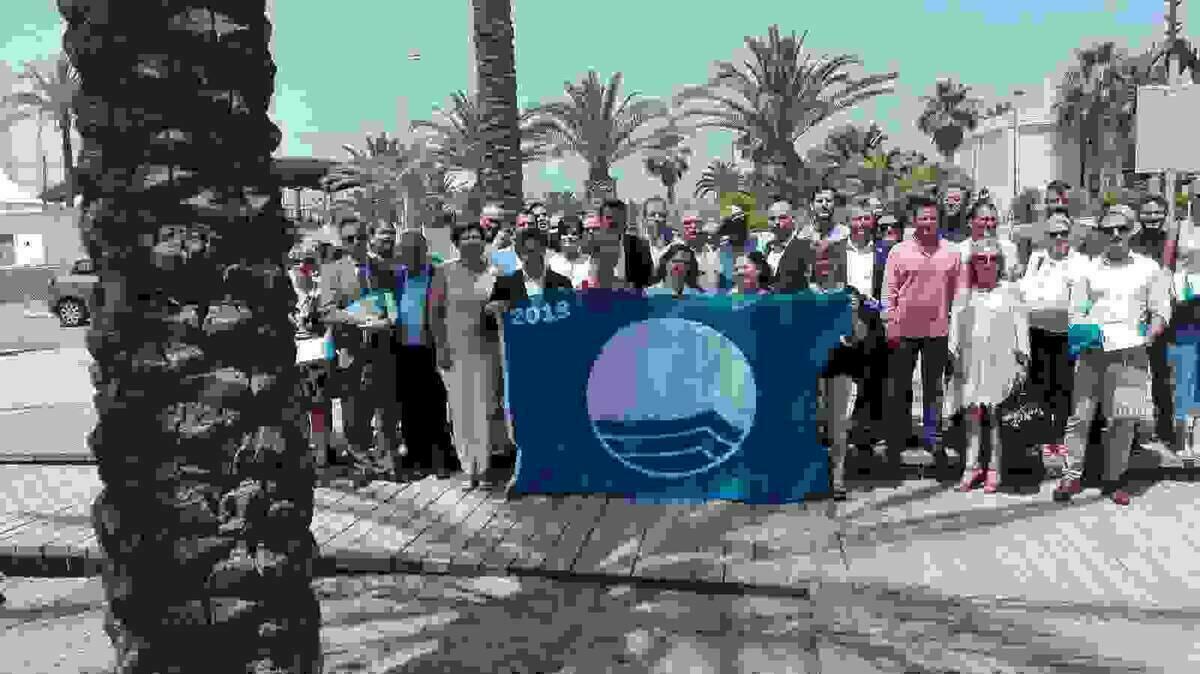 El alcalde de la Vila Joiosa recibe en Castell&oacute;n las cinco banderas azules que ondear&aacute;n este verano en las playas del municipio 