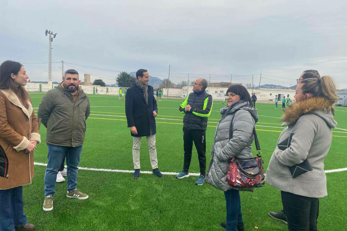 La Diputación renueva el césped artificial del campo de fútbol municipal de El Verger con 167.000 euros 