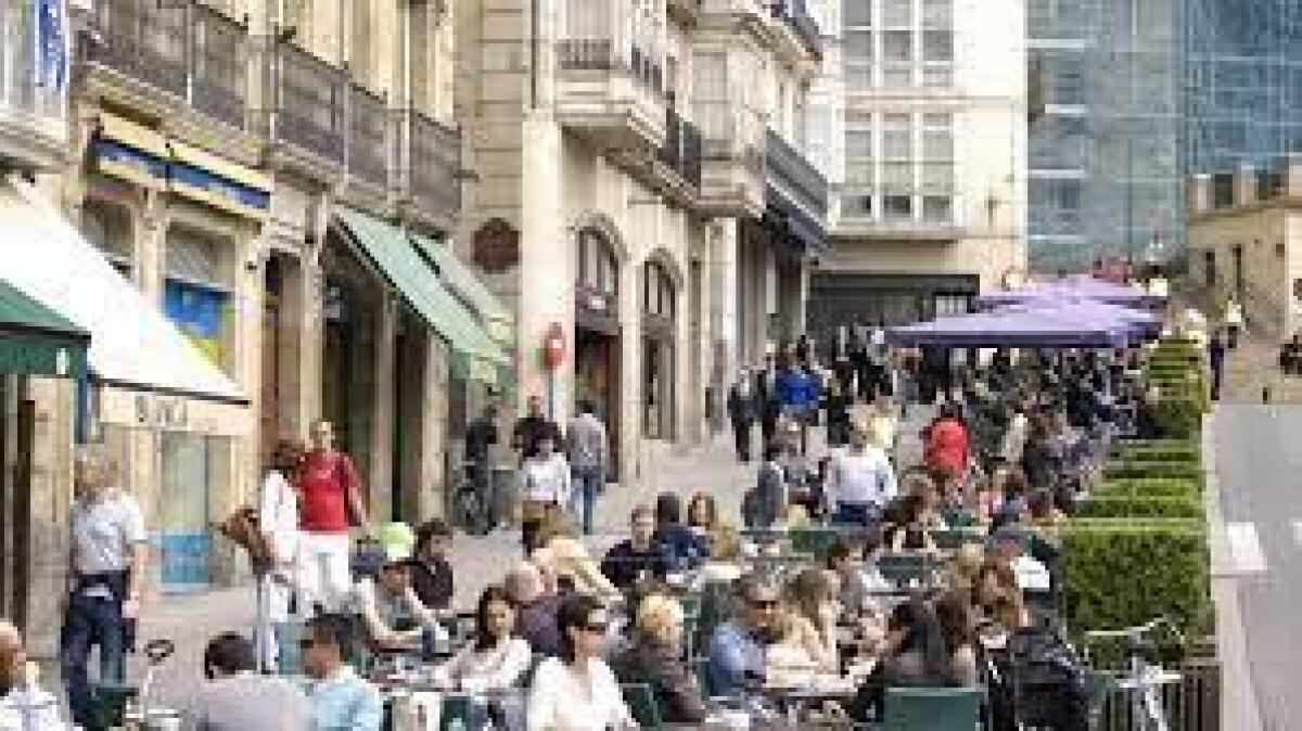 ¿Puede un bar limitar el tiempo que pasan los clientes en su terraza? Esto dice la ley