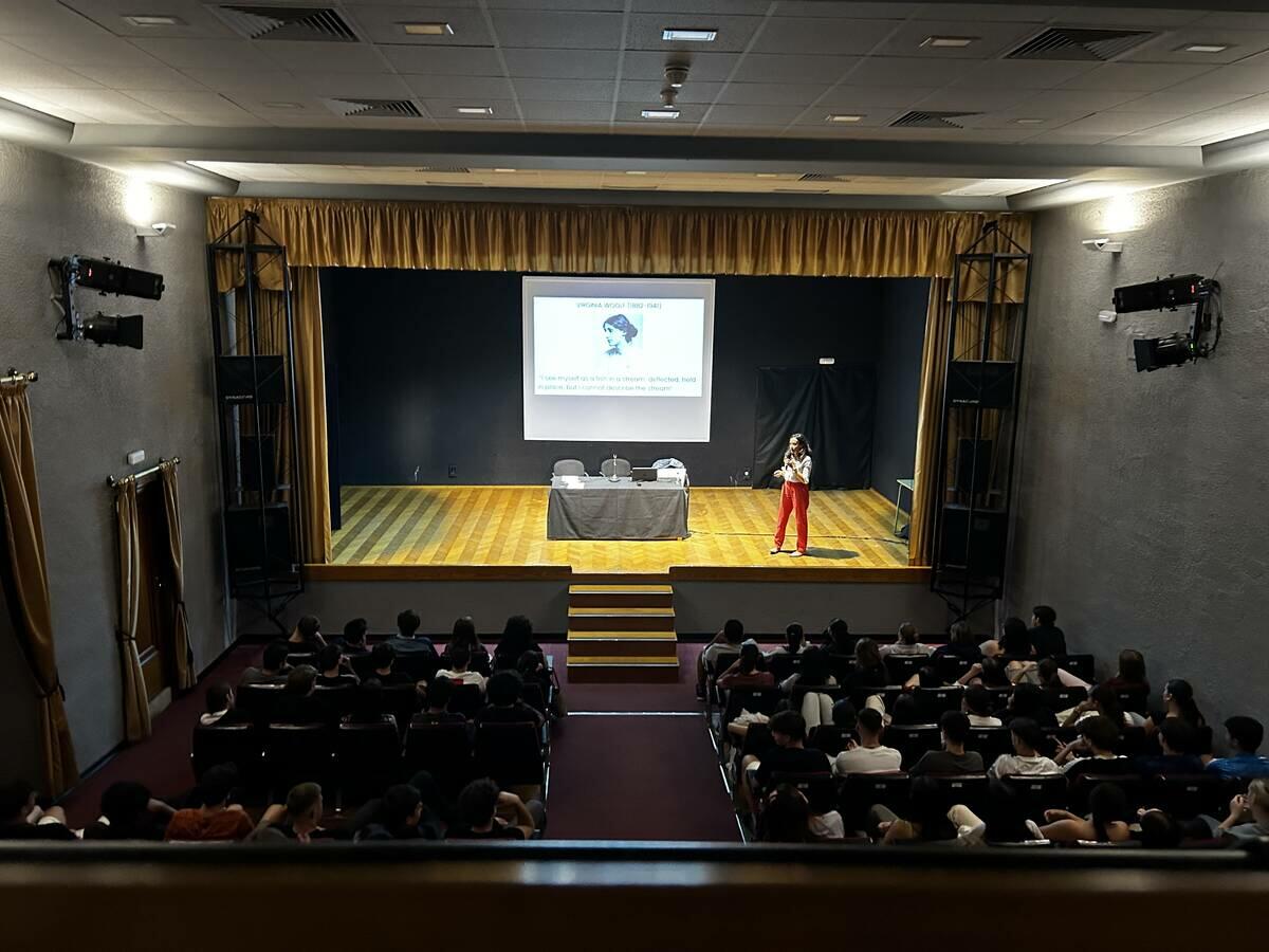 130 alumn@s del Instituto participan en una charla sobre la escritora Virginia Woolf