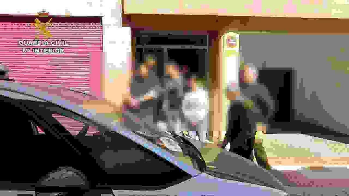 La Guardia Civil desarticula dos activos puntos de venta de cocaína situados en el núcleo urbano de El Campello