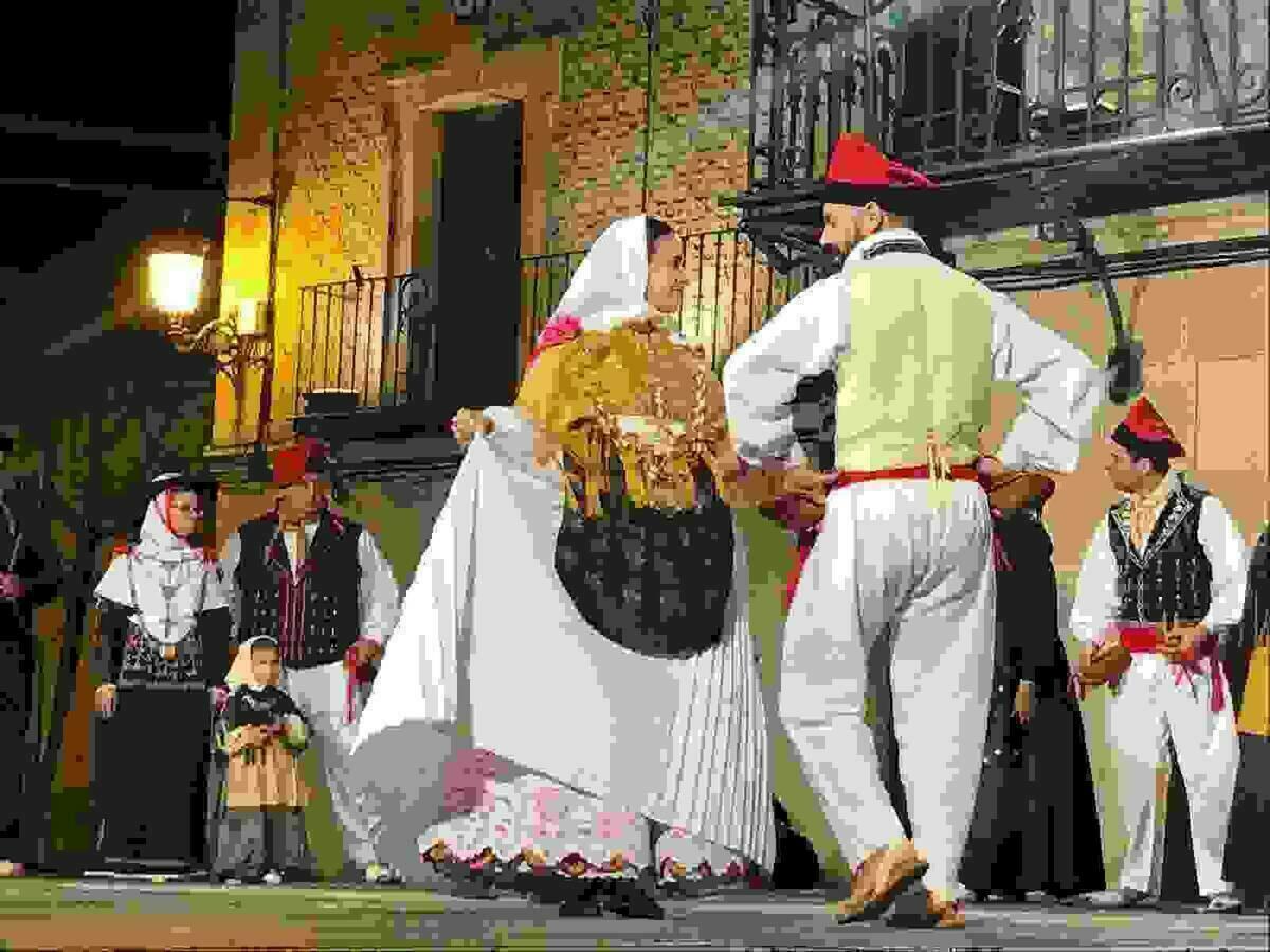 La Vila Joiosa homenajea a las danzas regionales con la   &lsquo;XVIII Mostra de danses populars i tradicionals&rsquo;