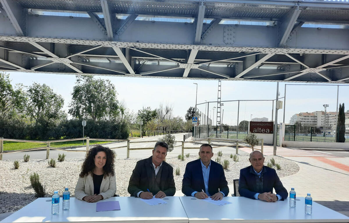 Conselleria y Ayuntamiento proceden a la apertura de la pasarela ciclopeatonal y el aparcamiento del río Algar