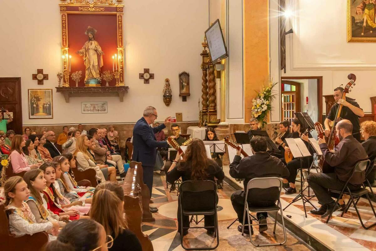 Concierto en Sant Jaume y Santa Anna de la Orquesta de Pulso y Púa de ‘La Barqueta’