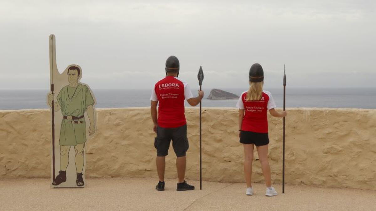 Finaliza en Benidorm el programa ‘T’Avalem’, que ha formado durante un año a diez jóvenes desempleados en actividades de tiempo libre 