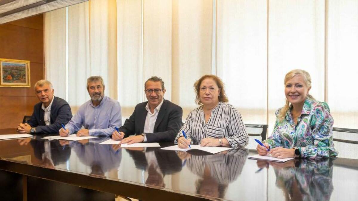 El Ayuntamiento firma con la Comissió y con l’Associació los convenios para les Festes Majors Patronals