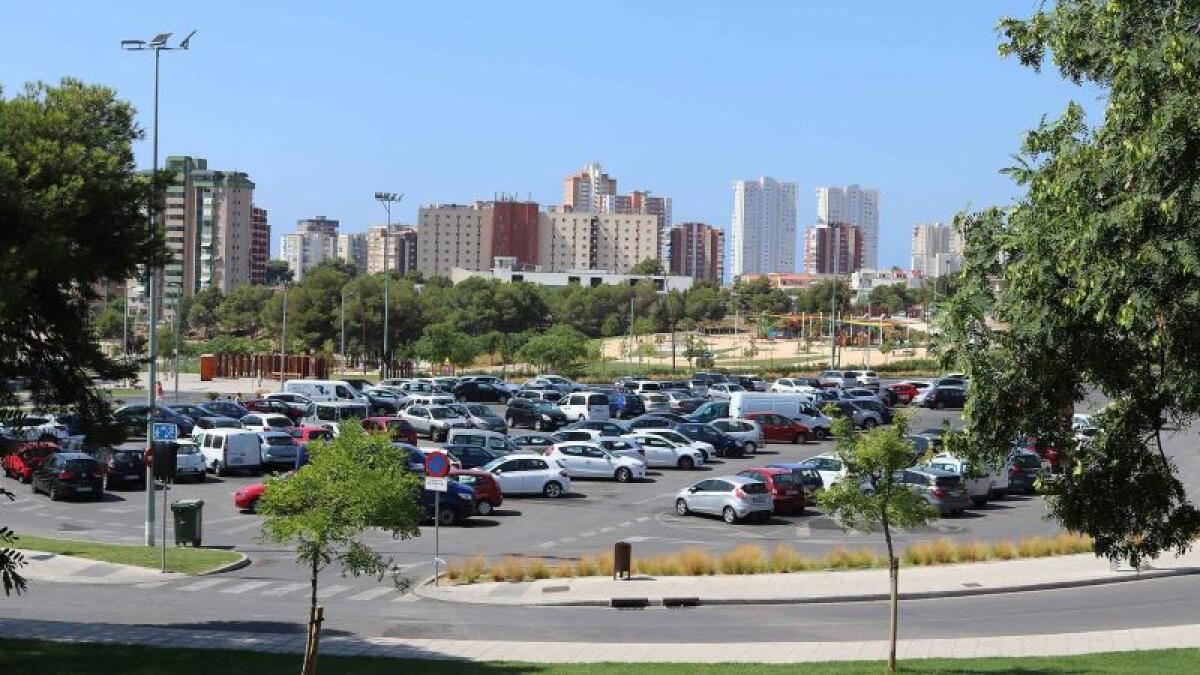 Benidorm inicia el domingo por la noche el pintado de las nuevas zonas verdes de aparcamiento