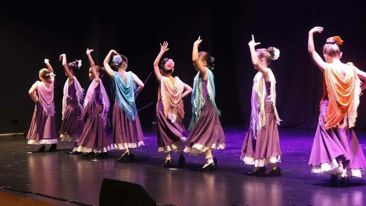 Gran éxito del Festival de Navidad del Conservatorio Elemental Municipal de Danza en el Centro Cultural de Benidorm 