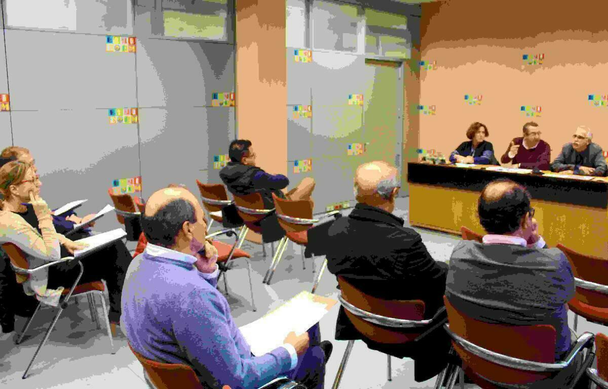 Benidorm &middot; El Consejo Asesor de Escena Urbana acuerda iniciar una modificaci&oacute;n del Plan General para ordenar los retranqueos