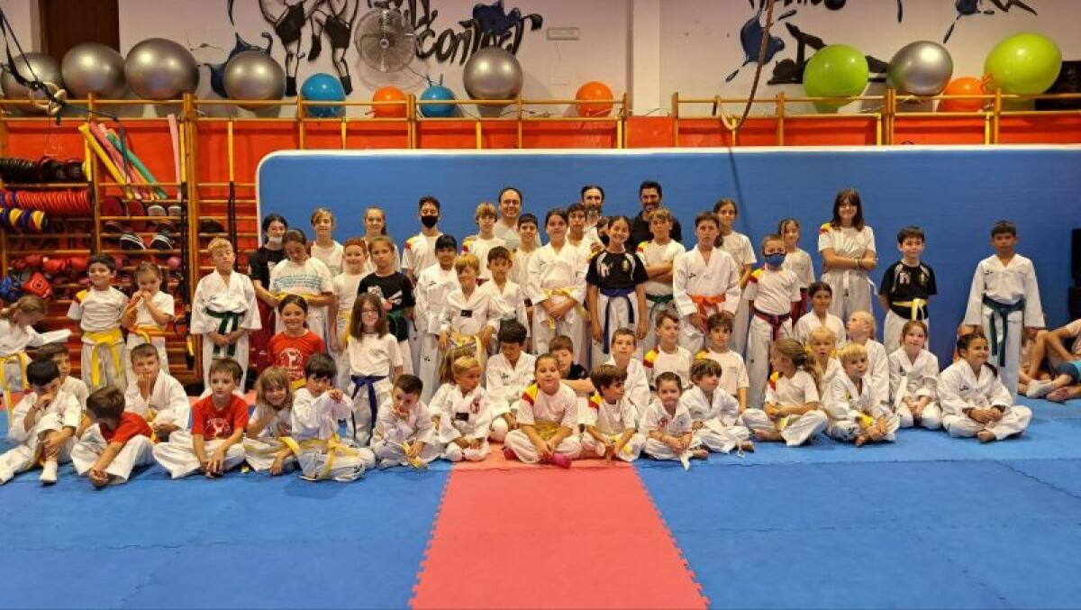 EL AYUNTAMIENTO RENUEVA SU APOYO AL CLUB TAEKWONDO FINESTRAT QUE CUENTA CON MÁS DE 200 DEPORTISTAS, 3 CLASIFICADOS PARA EL CAMPEONATO DEL MUNDO, 7 PARA EL EUROPEO Y 30 TÍTULOS COMO CAMPEONES DE ESPAÑA