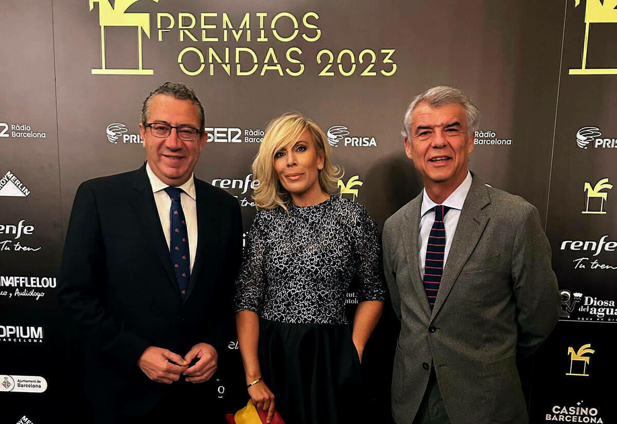 El alcalde asiste a la gala de entrega de los Premios Ondas por la Mención Especial del Jurado al Benidorm Fest