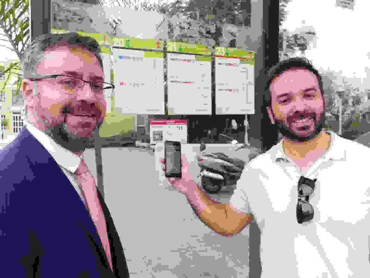 El Grupo Avanza instala códigos QR en las marquesinas de la Vila para informar del horario de paso de los autobuses 