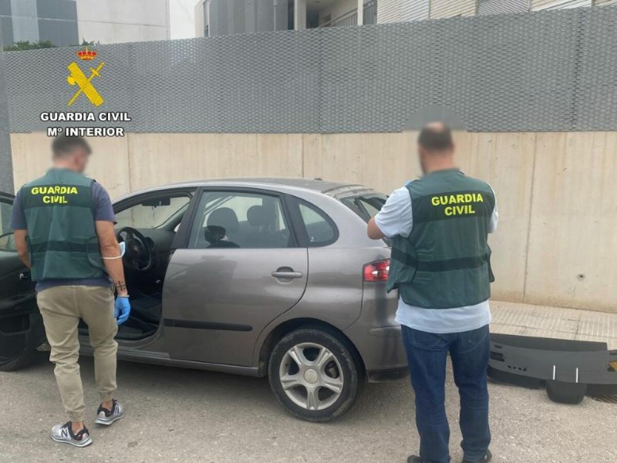 La Guardia Civil detiene a una banda que se dedicaba al robo de vehículos y su uso en “alunizajes” en Alicante y Murcia