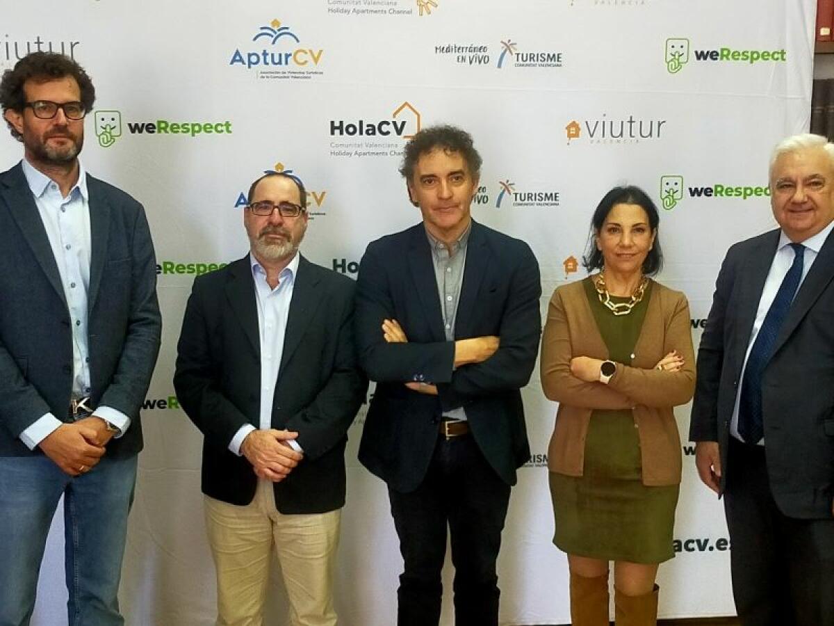 Colomer entrega las certificaciones a los pisos turísticos de València adheridos al Código de Buenas Prácticas “weRespect”