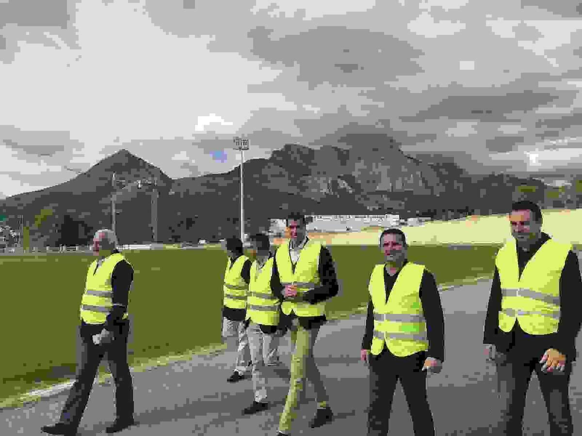 La Nuc&iacute;a &middot; El presidente de la Federaci&oacute;n Espa&ntilde;ola  visita las obras del Estadio Atletismo