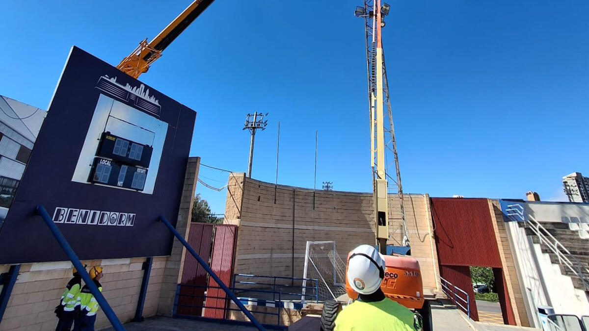 Benidorm inicia la renovaci&oacute;n de la iluminaci&oacute;n del estadio Guillermo Amor