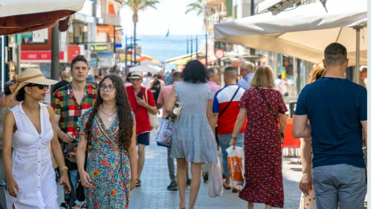 Benidorm amplía a más comercios, restaurantes y tiendas de alimentación las ayudas para compensar la subida de la luz