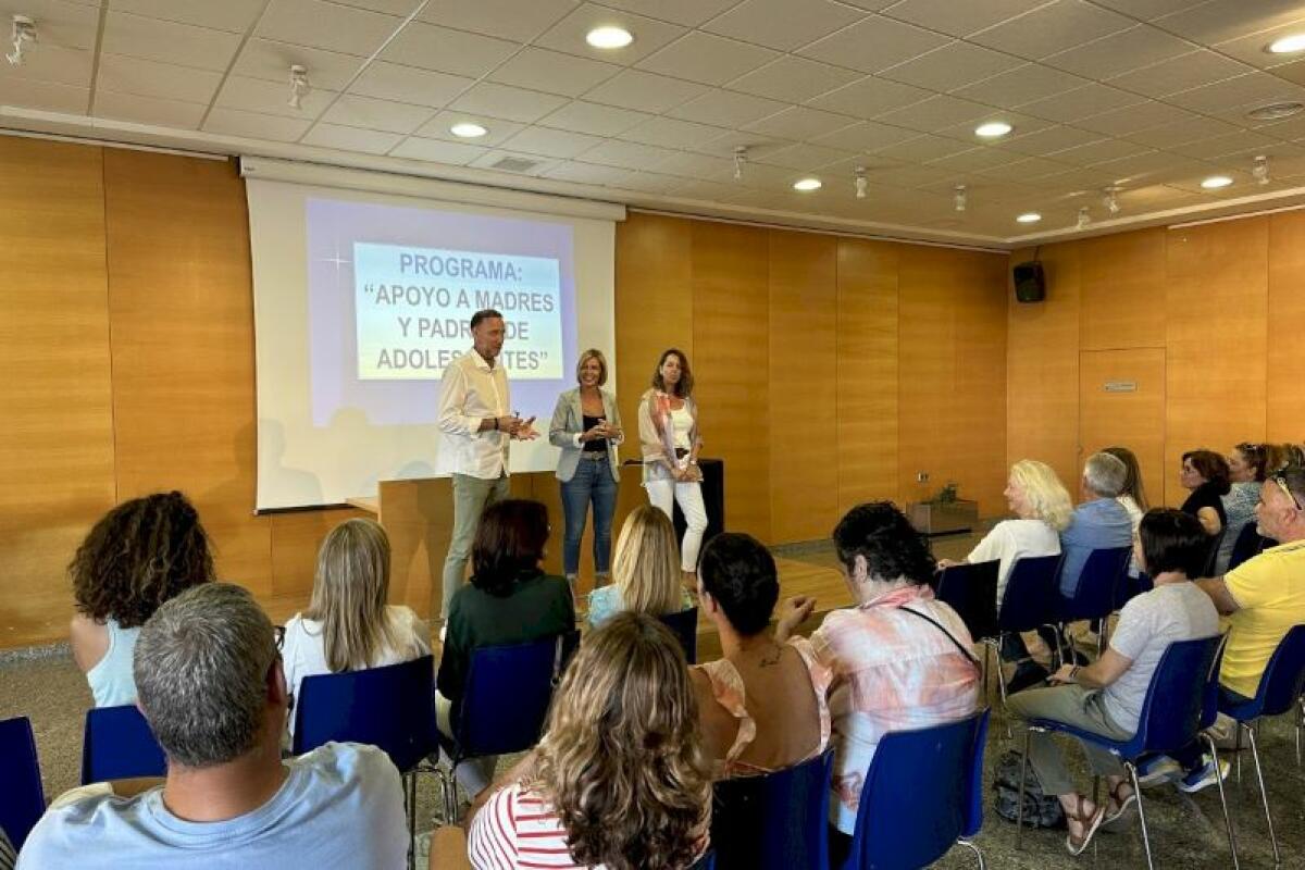 Pedro García Aguado cerró la II Escuela de Madres y Padres de La Nucía