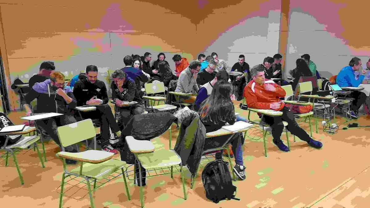 &Eacute;xito de participaci&oacute;n en el Cl&iacute;nic de entrenadores organizado por el BM Benidorm