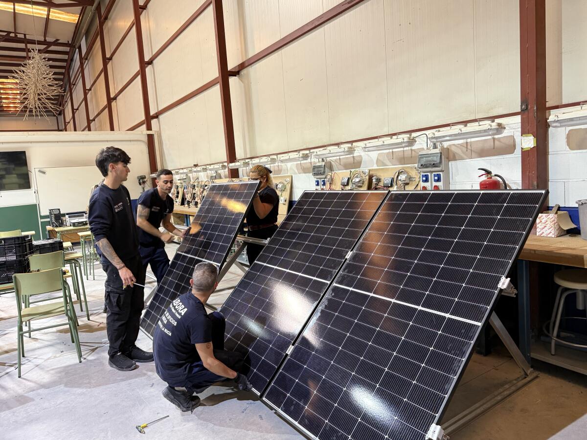 La Escuela de Oficios renueva los dos certificados ISO de calidad en 2025