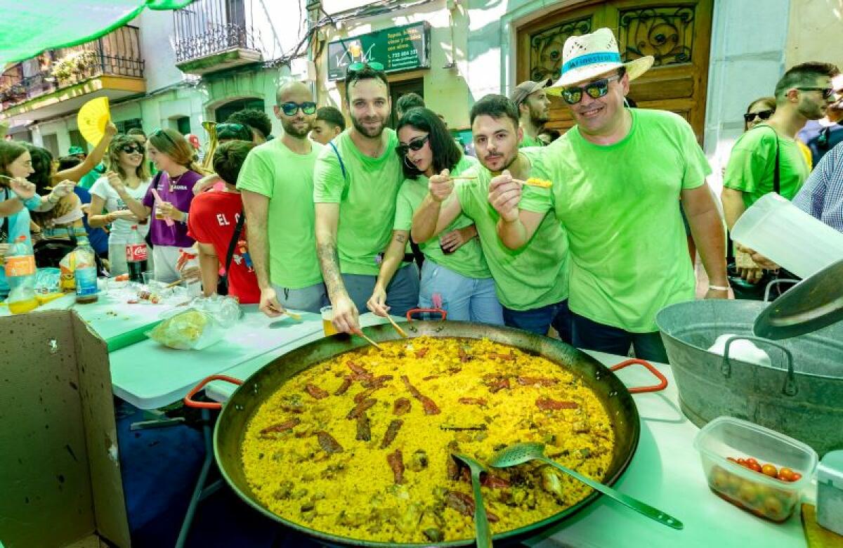 MULTITUDINARIO FIN DE SEMANA DE PAELLAS Y JORNADA PARA EL RECUERDO DE PILOTA VALENCIANA EN FINESTRAT