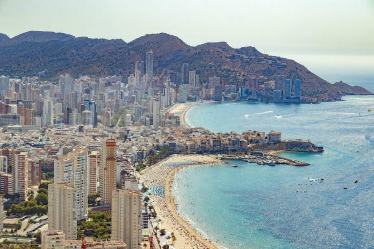 Benidorm convoca unas nuevas ayudas para empresas de más de 10 trabajadores