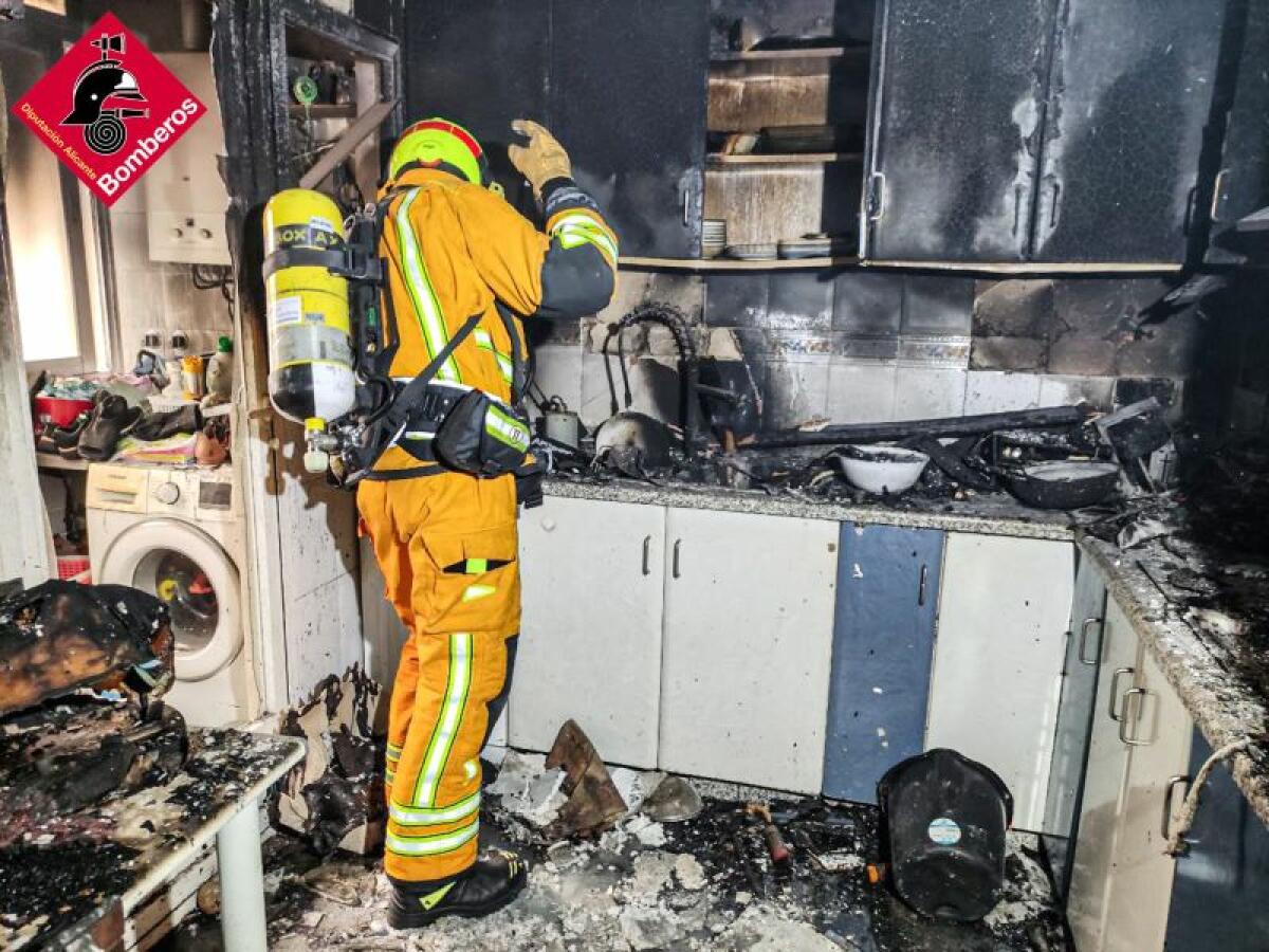 INCENDIO DE VIVIENDA EN ALTEA