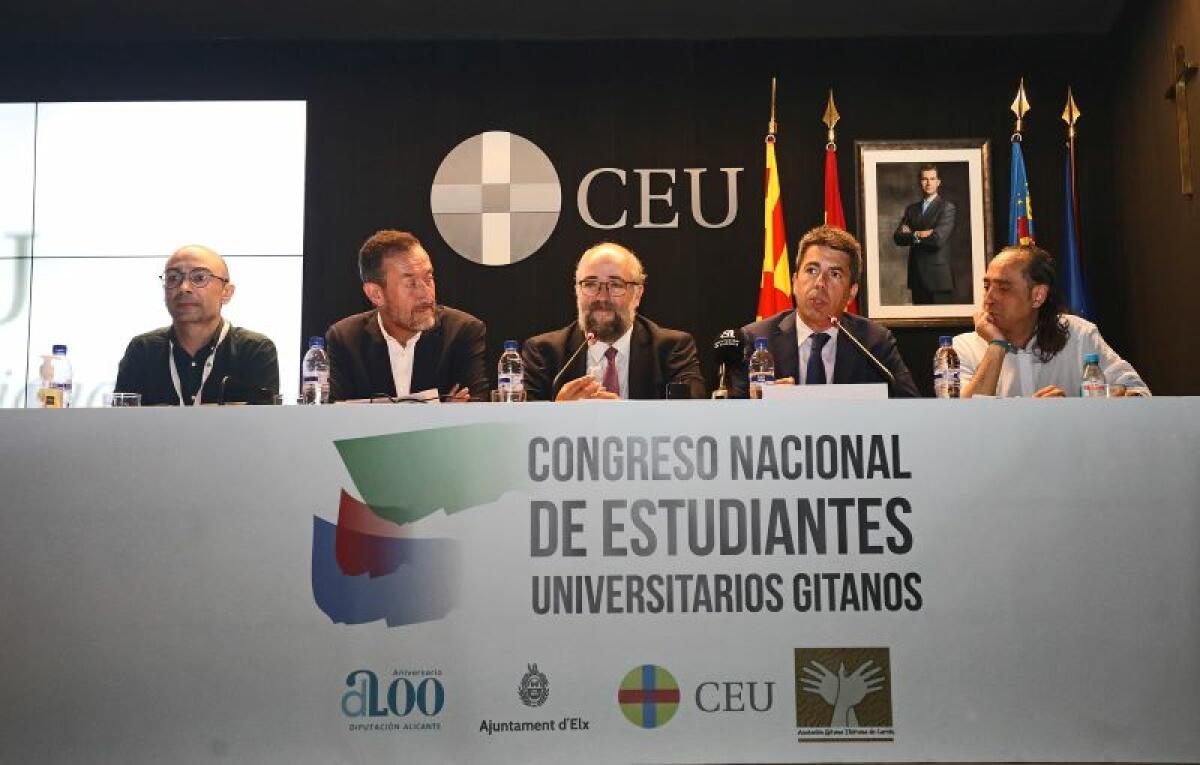 Carlos Mazón destaca en Elche el papel pionero de los estudiantes universitarios gitanos 