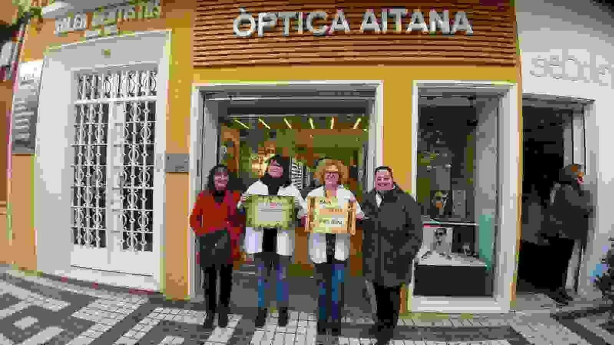 El Ayuntamiento de la Vila y AVEA premian al comercio local por sus ornamentaciones navide&ntilde;as dentro y fuera de los establecimientos