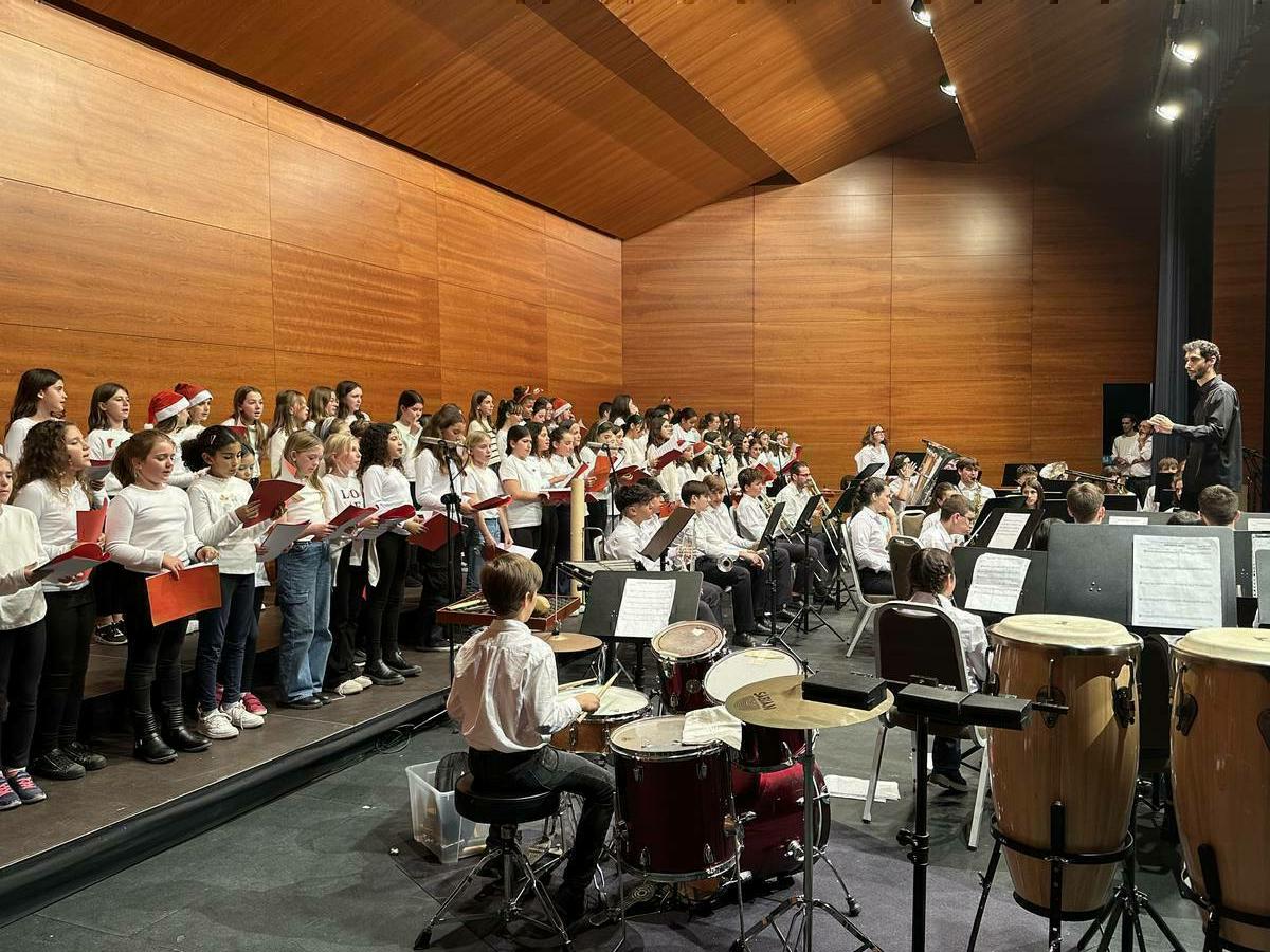 Los coros escolares y la banda Jove protagonizan el Concert de Nadal