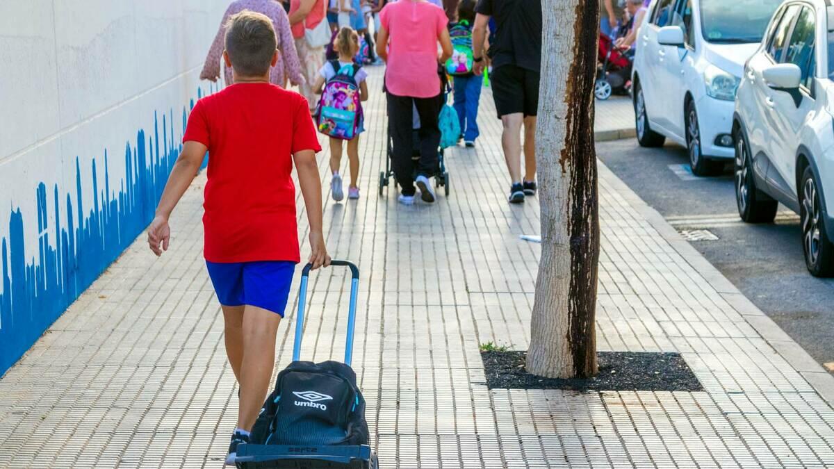 Educación y la Federación de AMPAS organizan dos formaciones gratuitas para familias de Benidorm  