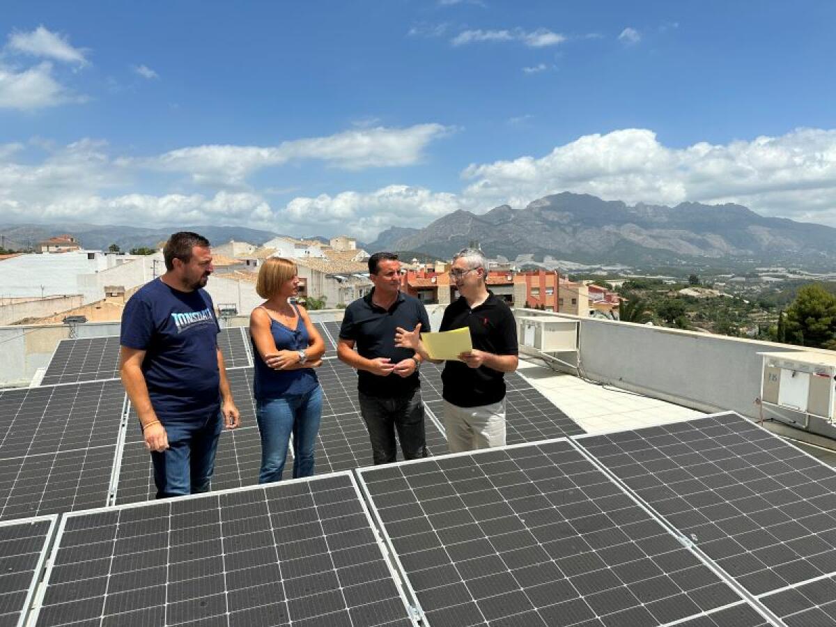 Las placas solares del Centre Juvenil reduce su factura eléctrica