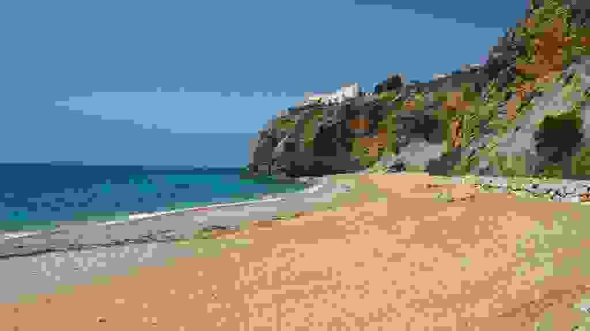 La playa del Bol Nou se abre de nuevo al ba&ntilde;o tras finalizar las obras de adecuaci&oacute;n de Costas.