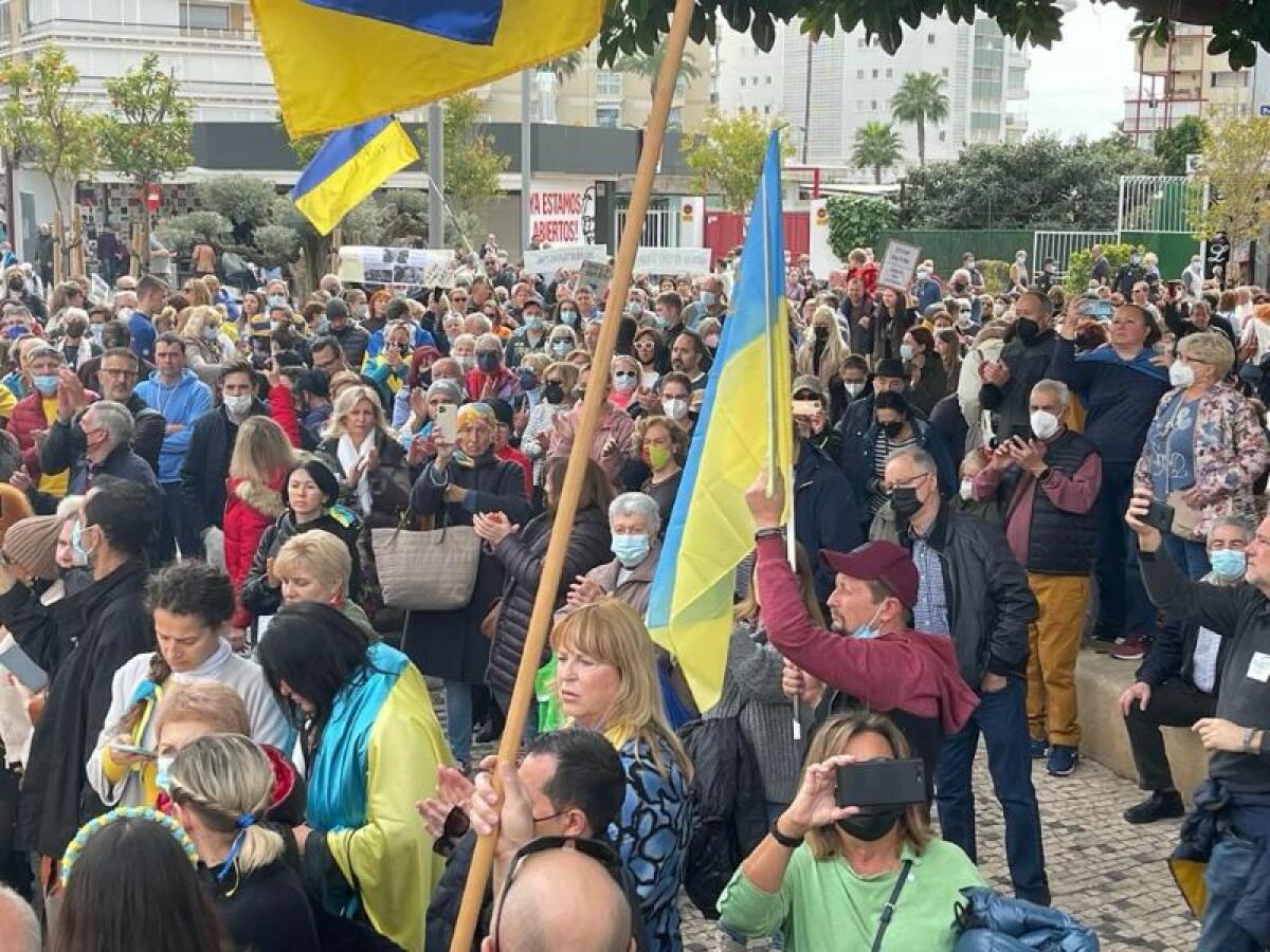 Más de 1.000 personas en la Concentración por La Paz de Benidorm 