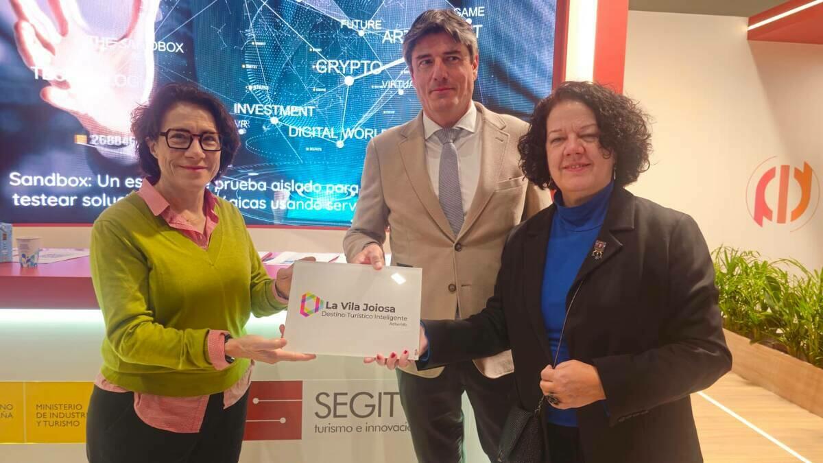 Villajoyosa recibe en Fitur el distintivo de Destino Tur&iacute;stico Inteligente (DTI) Adherido